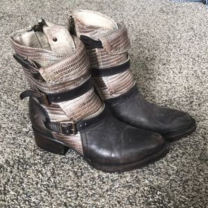 Freebird boots size 6